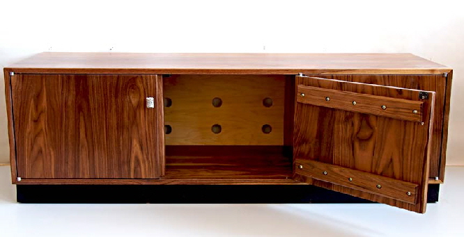 Cabinet with ventilation
